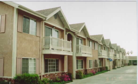 Raintree Apartments in Covina, CA - Building Photo