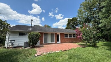 5222 Garner St in Springfield, VA - Building Photo - Building Photo