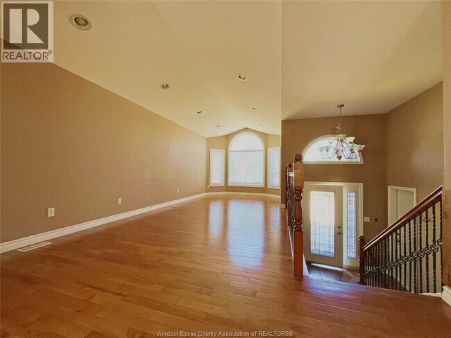 4537 Osaka Cir in Windsor, ON - Building Photo - Building Photo