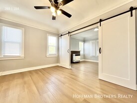 1219 1/2 Wilton Pl