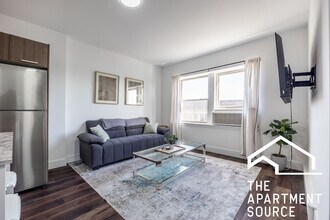 1555 W Hollywood Ave in Chicago, IL - Building Photo - Building Photo