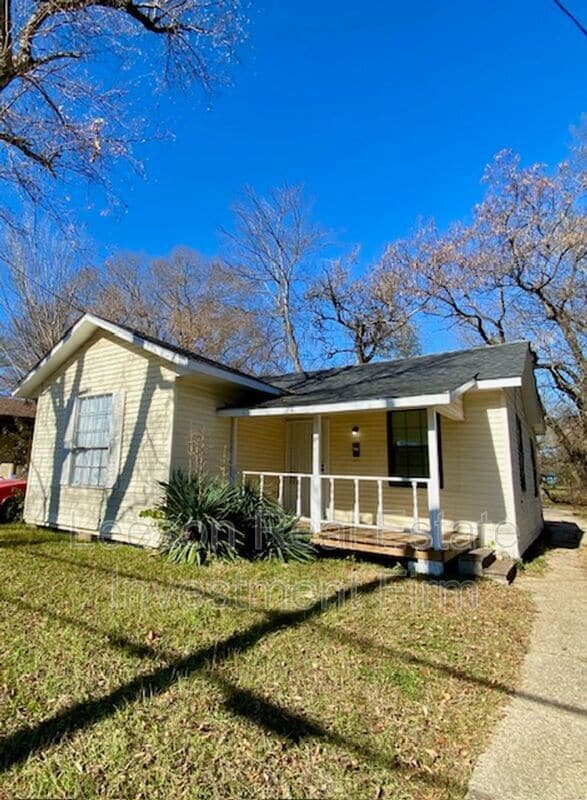 property at 3042 Fulton St