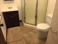Private bath - Manzanita Manor Apartments in Reno, Nevada
