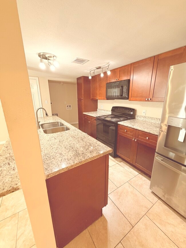 12328 Ormandy St in Houston, TX - Foto de edificio - Building Photo