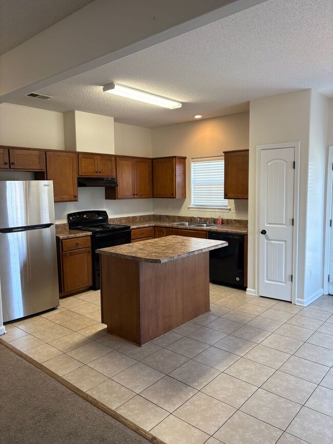 1057 Kentshire Cove in Cordova, TN - Building Photo - Building Photo