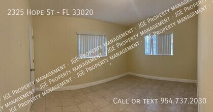 2325 Hope St in Hollywood, FL - Building Photo - Building Photo