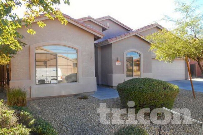 7251 W Paradise Ln in Peoria, AZ - Foto de edificio - Building Photo
