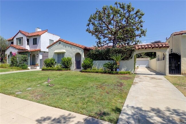 2376 Selby Ave in Los Angeles, CA - Building Photo - Building Photo