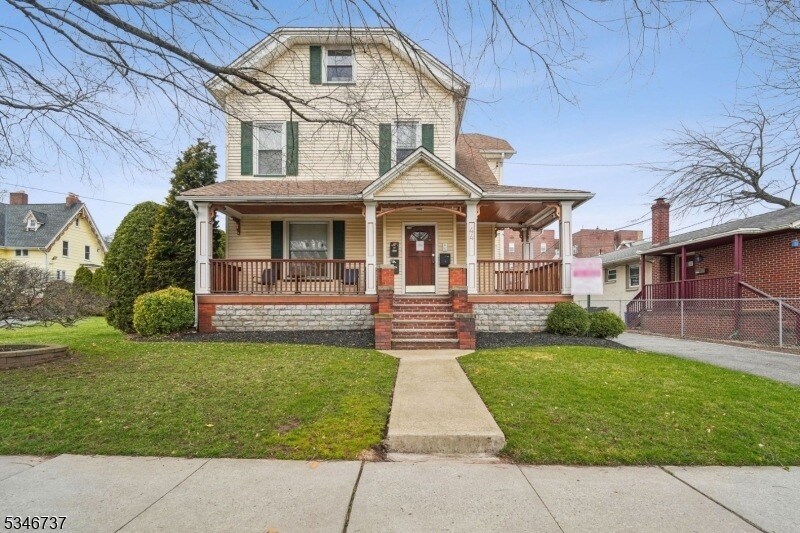 44 Elm St, Unit 2 in Montclair, NJ - Building Photo