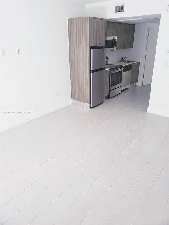 740 Meridian Ave, Unit 24 in Miami Beach, FL - Building Photo