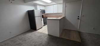 5934 Rancho Mission Rd in San Diego, CA - Building Photo