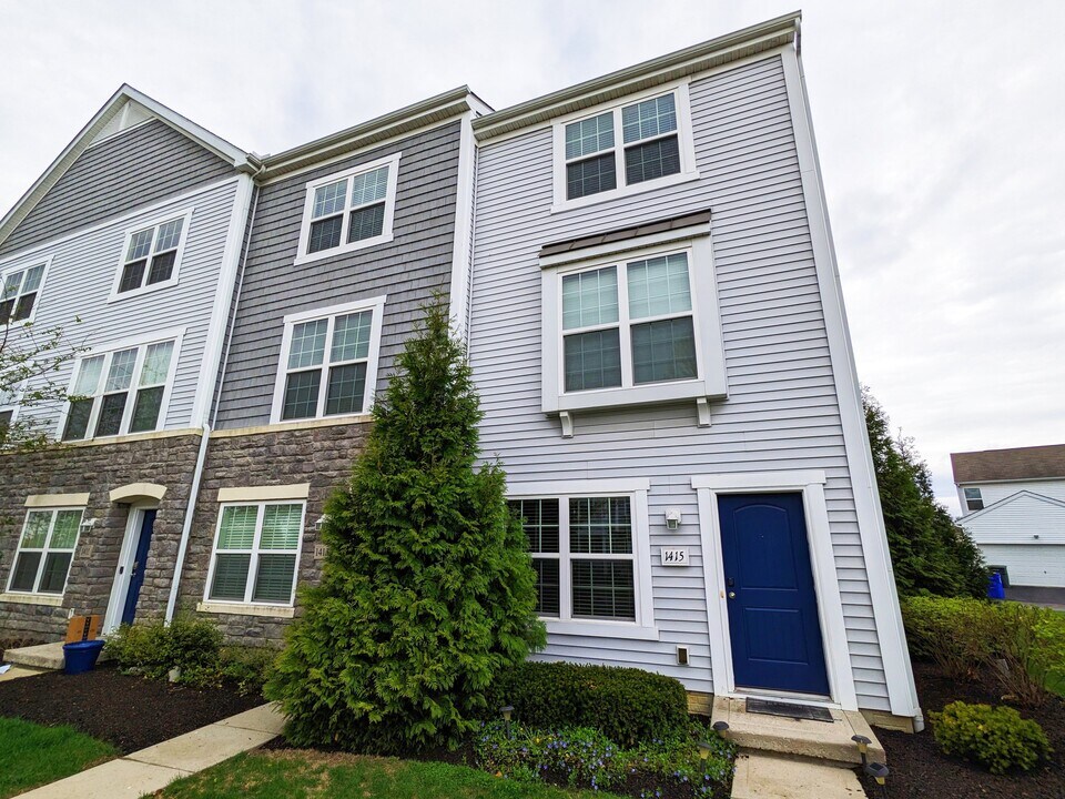 1415 Bloomington Blvd in Columbus, OH - Building Photo