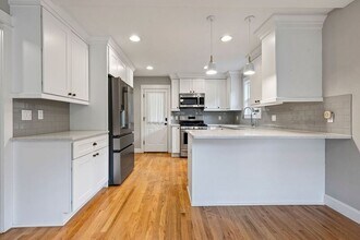 4908 NE 9th Ave in Portland, OR - Building Photo - Building Photo