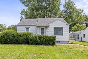 2501 S Wayne St in Bellevue, NE - Building Photo