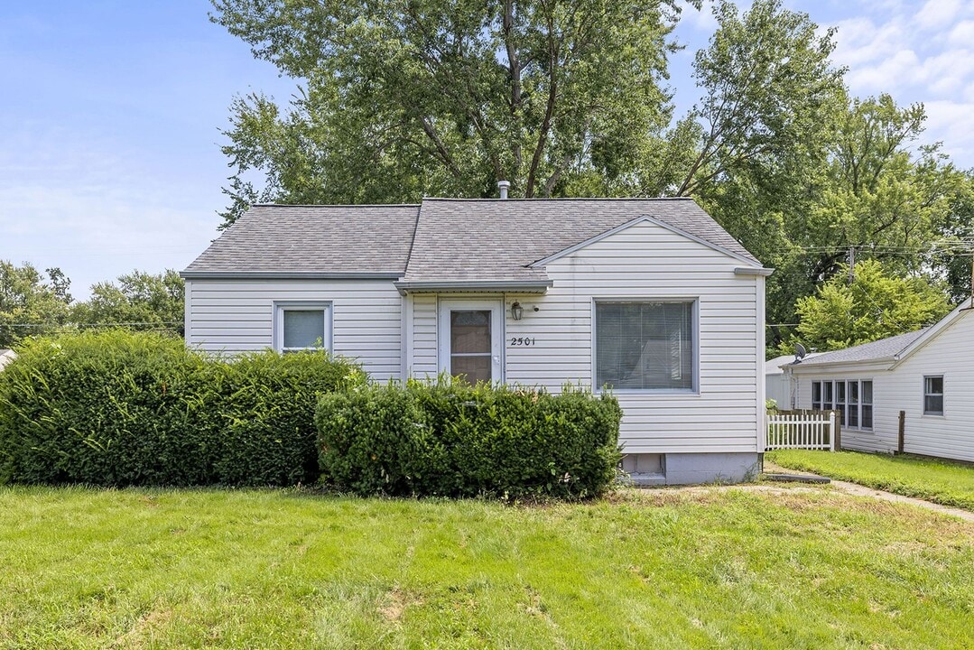 2501 S Wayne St in Bellevue, NE - Building Photo