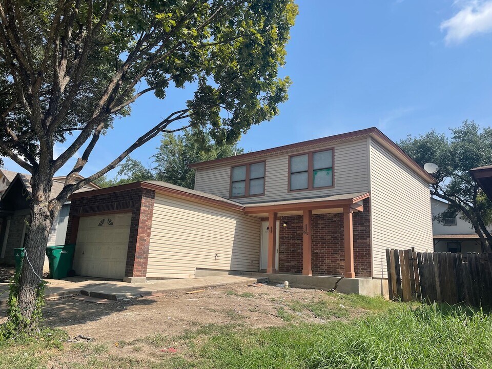 802 Meadow Dale in Converse, TX - Building Photo