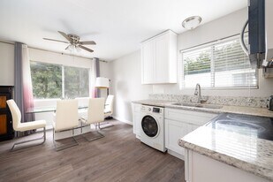 1811 E Grand Ave in Escondido, CA - Building Photo