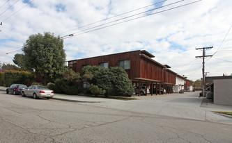 Town Horse Apartments in Glendale, CA - Building Photo