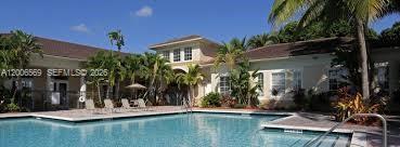 2439 Centergate Dr in Miramar, FL - Building Photo - Building Photo