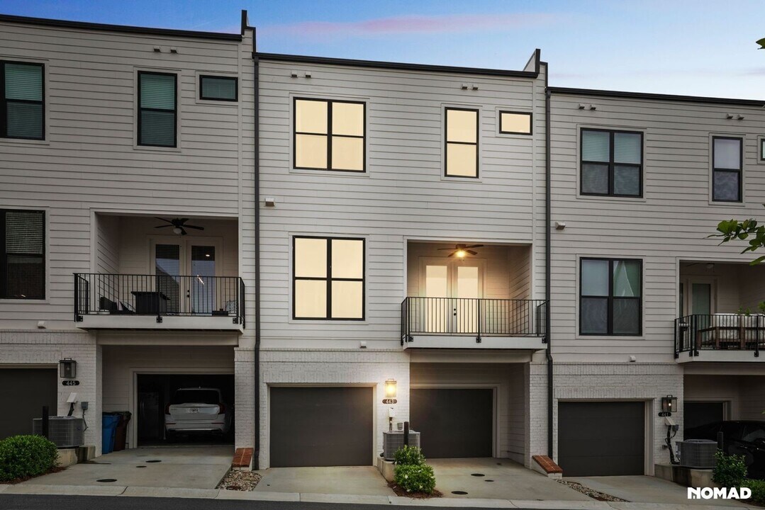 443 Burton Dr in Alpharetta, GA - Building Photo