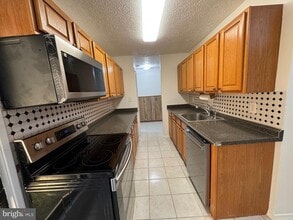 349 Reneau Way in Herndon, VA - Building Photo - Building Photo