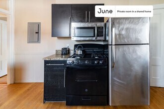 Room in Shared 4 bed/1 bath home, Unit B in Boston, MA - Building Photo - Building Photo