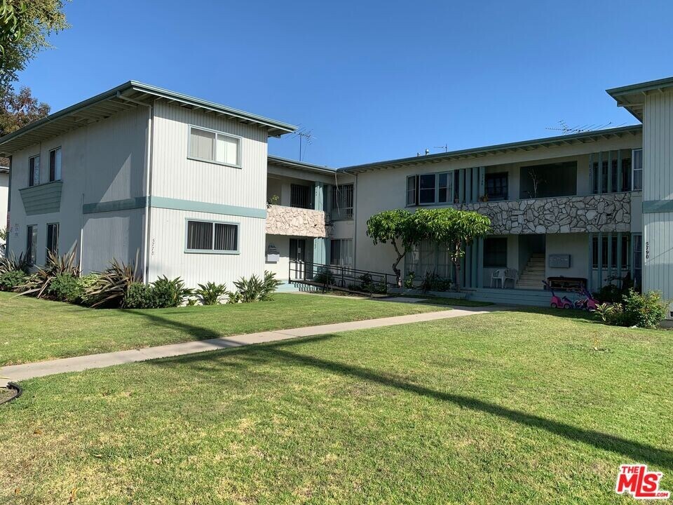 5784 Corbett St in Los Angeles, CA - Foto de edificio