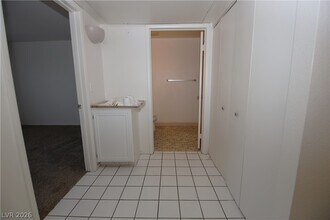 1908 Mountain Hills Ct in Las Vegas, NV - Building Photo - Building Photo