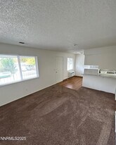 901 Virbel Ln, Unit 5 in Reno, NV - Building Photo