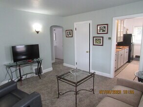 3722 Oakland Dr in Kalamazoo, MI - Foto de edificio - Building Photo