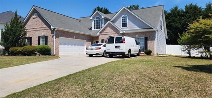 1885 Lena Carter Rd in Buford, GA - Foto de edificio - Building Photo