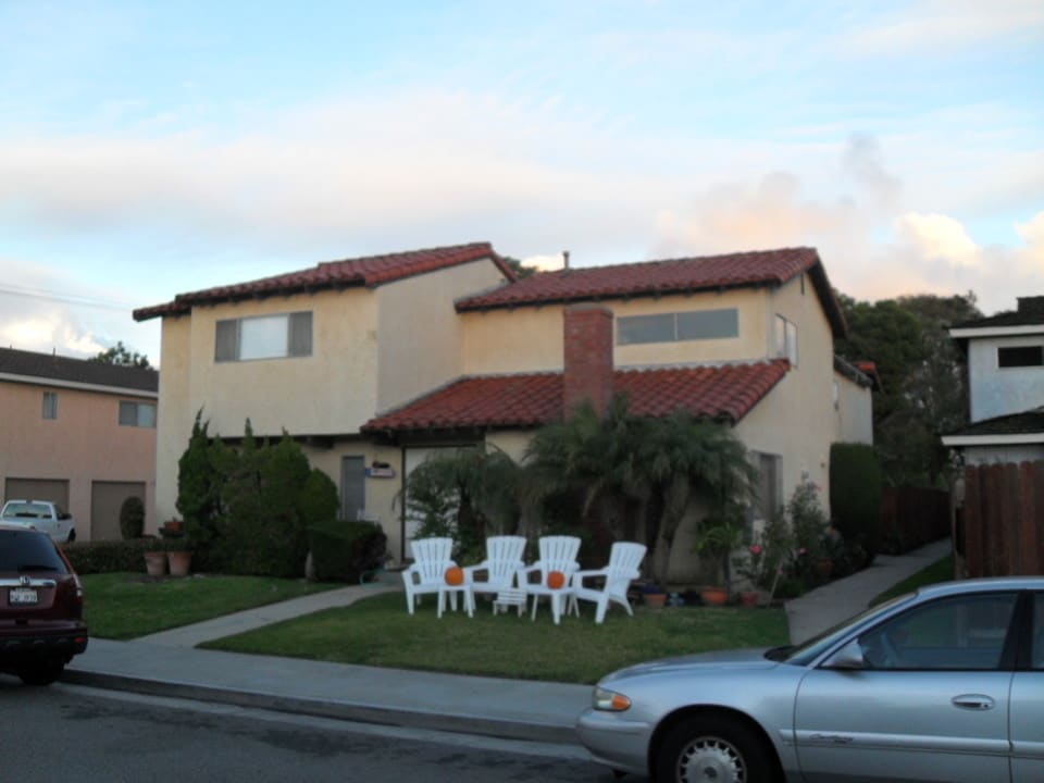 16542 Pro Cir in Huntington Beach, CA - Foto de edificio