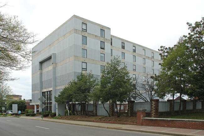 Spence Manor in Nashville, TN - Foto de edificio - Building Photo