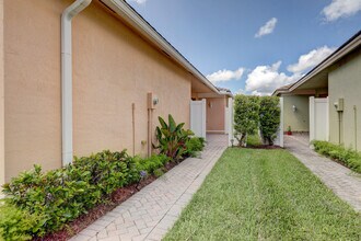 9516 SW Flowermound Cir in Port St. Lucie, FL - Building Photo - Building Photo