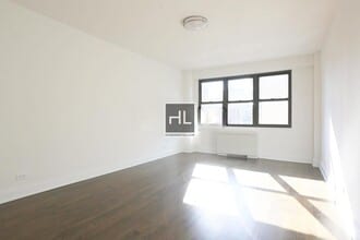 E 16 ST in New York, NY - Building Photo - Building Photo