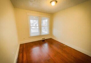 1007 Mahlon St in Lansing, MI - Building Photo - Building Photo