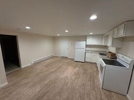 7364 E Lake Rd in Lisbon, OH - Building Photo