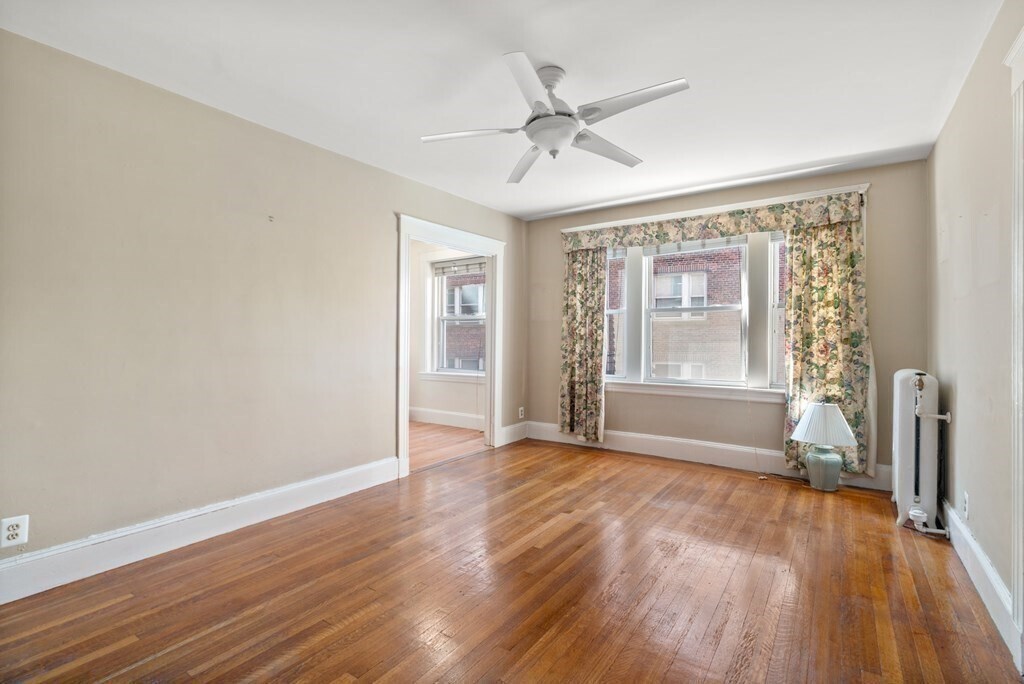 1607 Commonwealth Ave, Unit 1 in Boston, MA - Building Photo