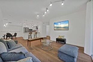 19601 E Country Club Dr in Aventura, FL - Building Photo