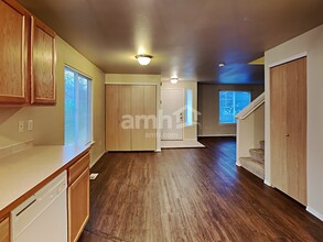 2709 9th St SE in Puyallup, WA - Building Photo - Building Photo