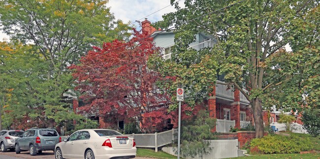 70 Main St in St Catharines, ON - Building Photo - Building Photo