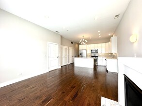 2412 W Cortland St-Unit -3E in Chicago, IL - Building Photo - Building Photo