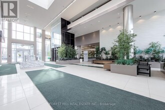 9600-19600 Yonge St in Richmond Hill, ON - Building Photo - Building Photo