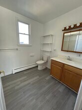 131 E Main St, Unit 1st Floor in Middletown, CT - Building Photo - Building Photo