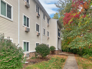 Colonnade Apartments in Effingham, IL - Building Photo - Building Photo