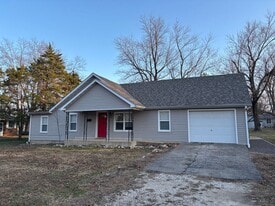 325 Winter Dr in St James, MO - Building Photo