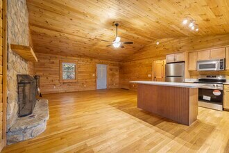 338 Cherokee Cir in Erwin, TN - Building Photo - Building Photo