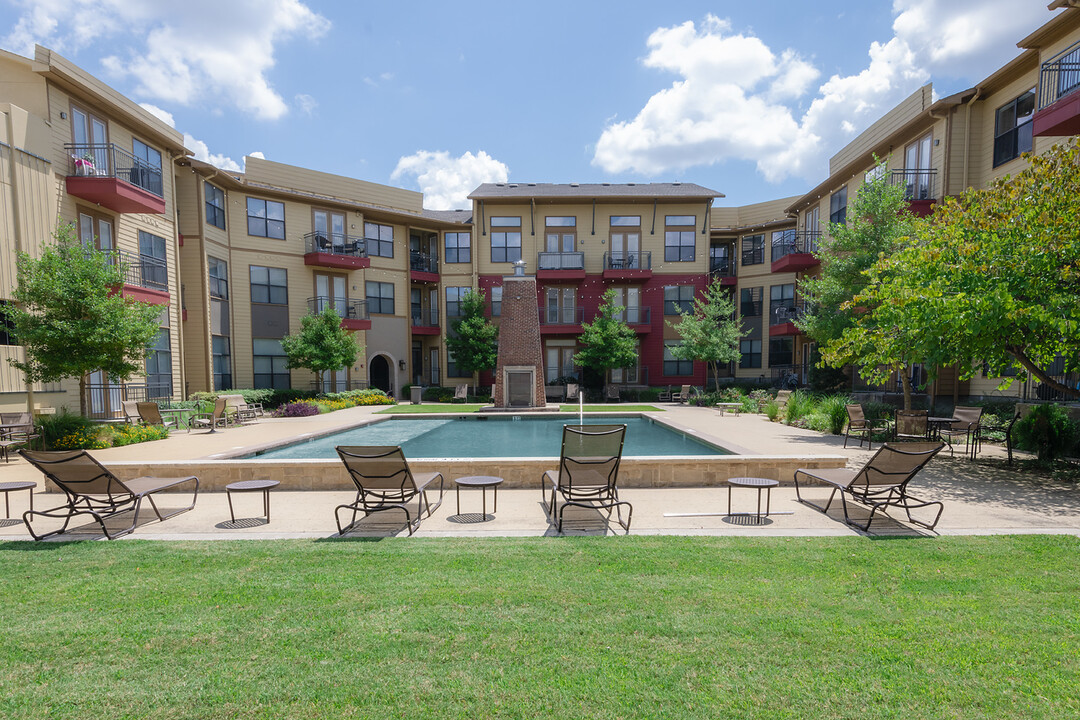 DeSoto Town Center in Desoto, TX - Building Photo