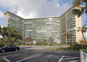Tiara East in Deerfield Beach, FL - Foto de edificio - Building Photo