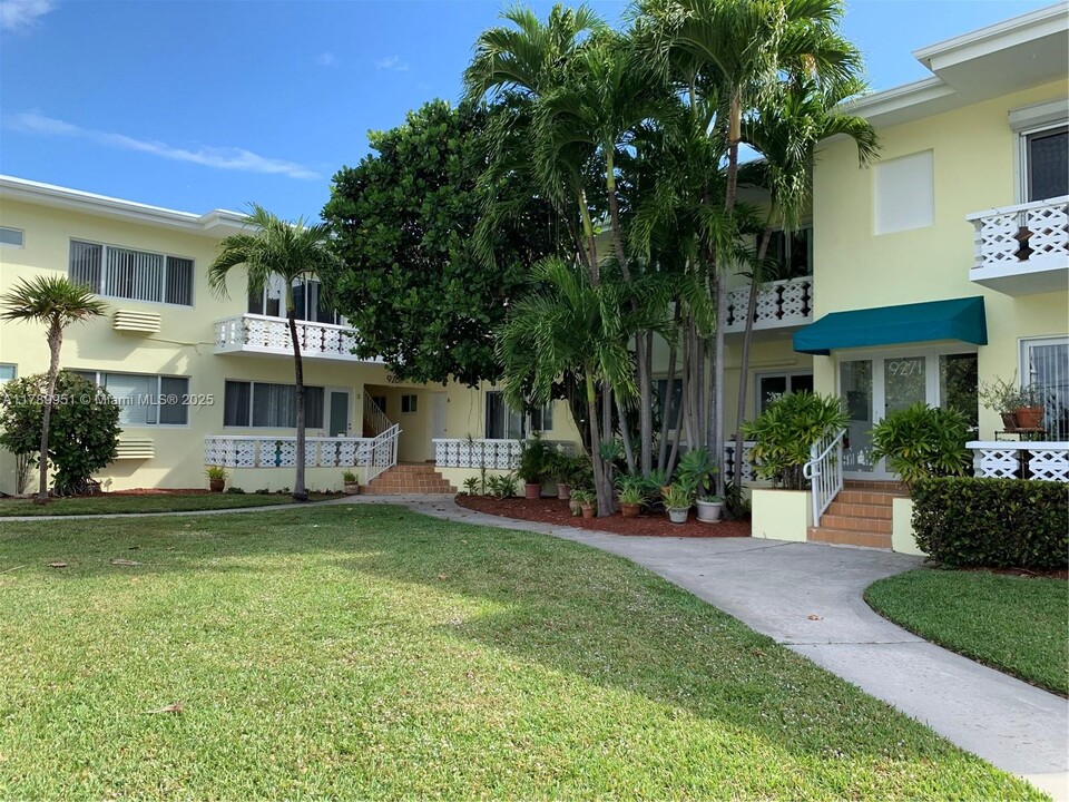 9281 W Bay Harbor Dr in Bay Harbor Islands, FL - Building Photo